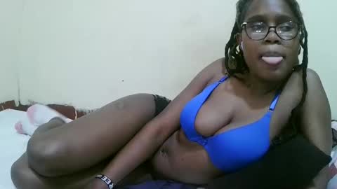 pretty_mellan online show from February 23, 1:13 am