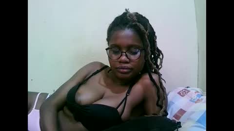 pretty_mellan online show from March 1, 7:08 am