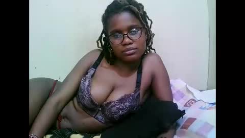 pretty_mellan online show from March 5, 3:18 pm