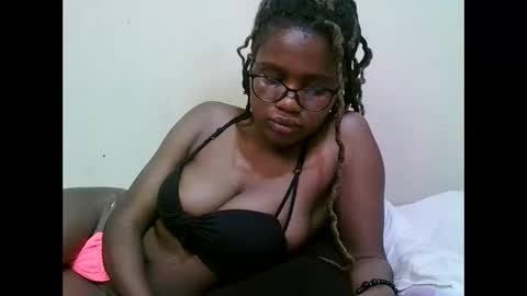 pretty_mellan online show from March 8, 1:17 am
