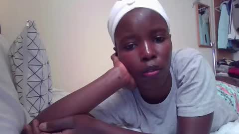 pretty_petite_ebony online show from October 19, 1:56 pm