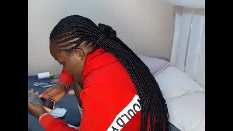 Essy online show from October 6, 6:38 pm