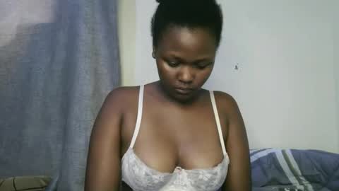 pretty_shanz online show from October 16, 10:38 am