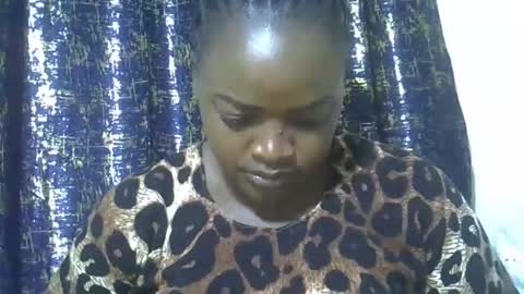 pretty_vall online show from October 13, 7:25 pm
