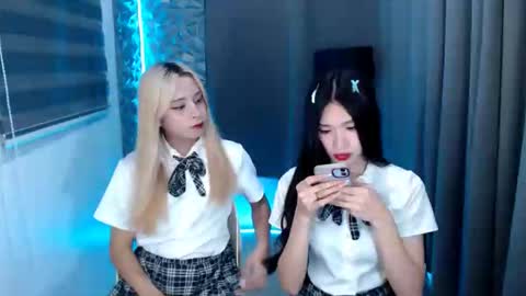 Snapshot of prettyallison_29 chatting on January 20, 1:07 am prettyallison_29 online show from January 20, 1:07 am