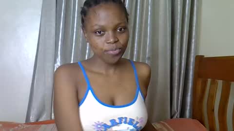 Snapshot of prettybabe02 chatting on October 2, 11:34 pm SaraCattra online show from October 2, 11:34 pm