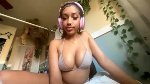 prettyblackgal online show from November 23, 9:36 pm