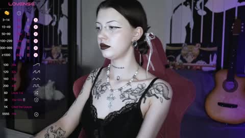 Snapshot of prettybones chatting on December 30, 9:48 am Violet online show from December 30, 9:48 am