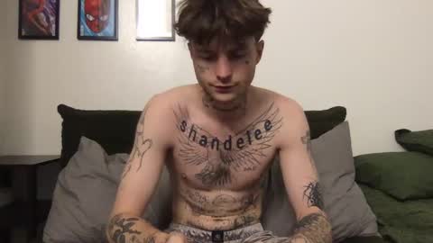 Snapshot of prettyboyszn chatting on October 14, 6:31 pm pretty boy online show from October 14, 6:31 pm