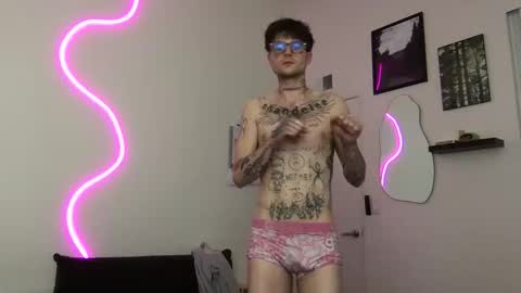 pretty boy online show from December 15, 3:33 am