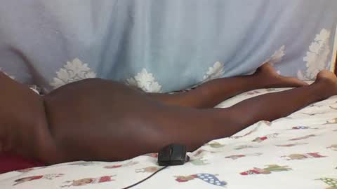 Snapshot of prettydarkskin002 chatting on February 23, 11:33 am SHANIA online show from February 23, 11:33 am
