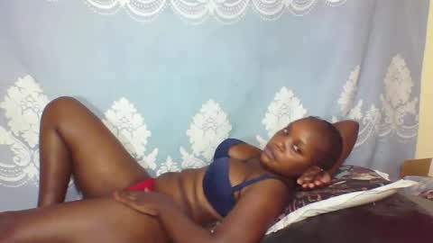 Snapshot of prettydarkskin002 chatting on September 12, 10:15 am SHANIA online show from September 12, 10:15 am