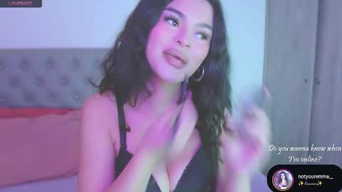 Snapshot of prettyemma_ chatting on December 4, 9:01 pm Emma online show from December 4, 9:01 pm