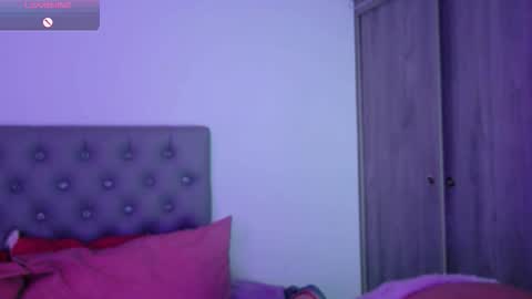 Snapshot of prettyemma_ chatting on December 18, 9:43 pm Emma online show from December 18, 9:43 pm