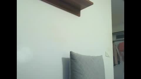 prettyjulliette online show from January 11, 11:15 am