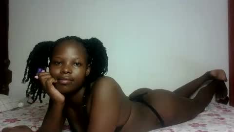 Snapshot of prettymelly_ chatting on March 6, 1:58 am Melly online show from March 6, 1:58 am