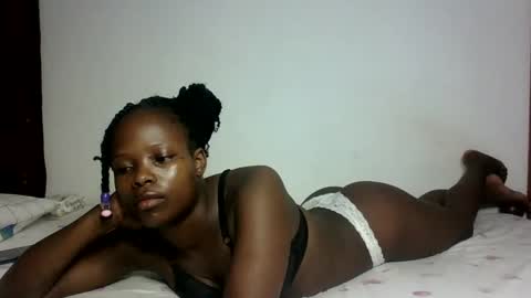 Snapshot of prettymelly_ chatting on March 9, 12:21 am Melly online show from March 9, 12:21 am