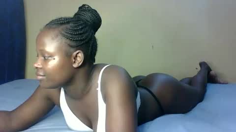 Snapshot of prettymelly_ chatting on October 21, 6:47 am Melly online show from October 21, 6:47 am