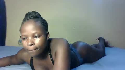 Snapshot of prettymelly_ chatting on October 23, 11:09 am Melly online show from October 23, 11:09 am