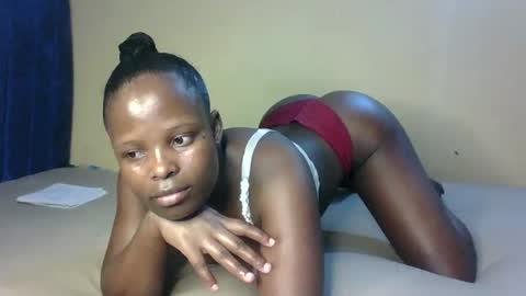 Snapshot of prettymelly_ chatting on November 2, 6:10 pm Melly online show from November 2, 6:10 pm