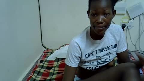 Snapshot of prettyqueen24 chatting on November 1, 7:43 am Pretty Queen online show from November 1, 7:43 am