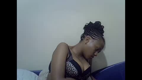 Snapshot of prettyqueenn1 chatting on January 4, 12:27 pm sharon online show from January 4, 12:27 pm