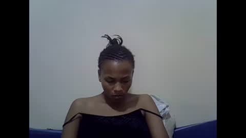 Snapshot of prettyqueenn1 chatting on February 1, 7:44 pm sharon online show from February 1, 7:44 pm