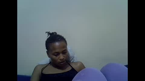 Snapshot of prettyqueenn1 chatting on February 2, 8:19 pm sharon online show from February 2, 8:19 pm