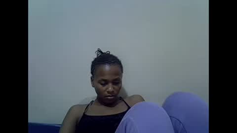 Snapshot of prettyqueenn1 chatting on February 2, 11:21 pm sharon online show from February 2, 11:21 pm