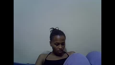 Snapshot of prettyqueenn1 chatting on February 4, 12:19 am sharon online show from February 4, 12:19 am