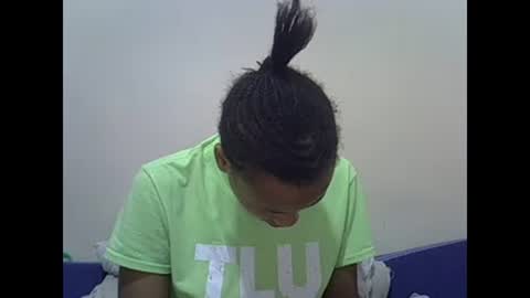 Snapshot of prettyqueenn1 chatting on February 14, 7:49 am sharon online show from February 14, 7:49 am