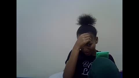 Snapshot of prettyqueenn1 chatting on February 23, 8:11 pm sharon online show from February 23, 8:11 pm