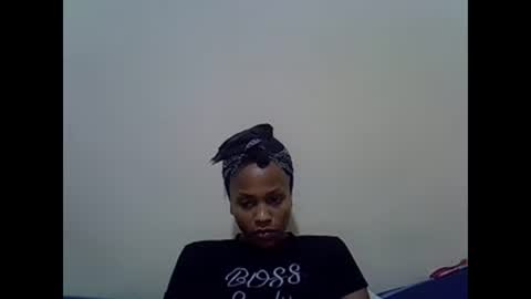 Snapshot of prettyqueenn1 chatting on February 24, 2:19 am sharon online show from February 24, 2:19 am