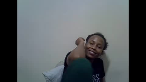 Snapshot of prettyqueenn1 chatting on February 25, 11:00 pm sharon online show from February 25, 11:00 pm