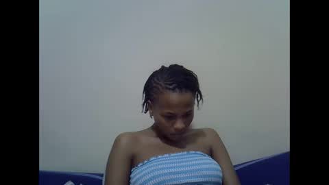 Snapshot of prettyqueenn1 chatting on March 10, 7:07 pm sharon online show from March 10, 7:07 pm