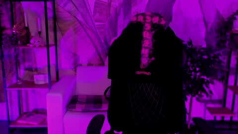 Snapshot of prettyreckess chatting on December 6, 8:05 am Mila -NONUDE MODEL online show from December 6, 8:05 am