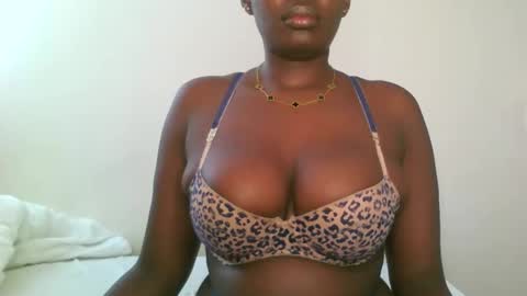 Snapshot of prettyvishy chatting on February 18, 11:33 am prettyvishy online show from February 18, 11:33 am