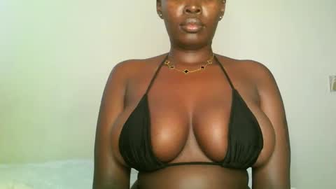 Snapshot of prettyvishy chatting on February 20, 7:12 am prettyvishy online show from February 20, 7:12 am