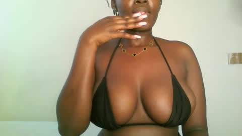 Snapshot of prettyvishy chatting on March 6, 6:41 am prettyvishy online show from March 6, 6:41 am