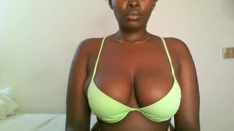 Snapshot of prettyvishy chatting on March 10, 9:10 am prettyvishy online show from March 10, 9:10 am