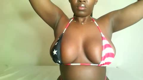 Snapshot of prettyvishy chatting on October 13, 2:44 am prettyvishy online show from October 13, 2:44 am