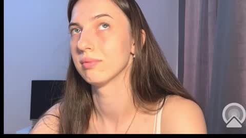 Snapshot of prettyyy_angel chatting on September 25, 2:21 pm prettyyy_angel online show from September 25, 2:21 pm