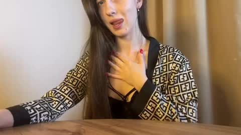 prettyyy_angel online show from April 18, 7:18 pm