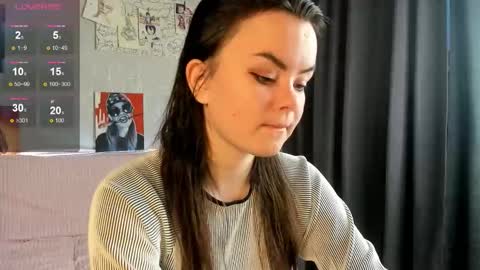 Snapshot of prettyyy_kitty chatting on December 5, 1:47 am Kitty online show from December 5, 1:47 am