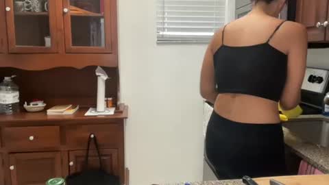 Snapshot of prettyyykittyyy22 chatting on September 19, 4:29 pm prettyyykittyyy22 online show from September 19, 4:29 pm