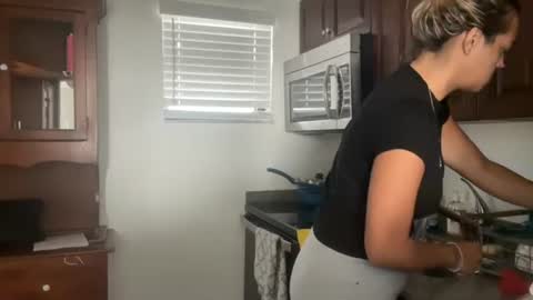 Snapshot of prettyyykittyyy22 chatting on September 23, 3:26 pm prettyyykittyyy22 online show from September 23, 3:26 pm