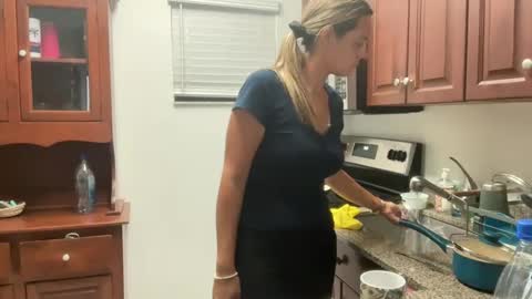 Snapshot of prettyyykittyyy22 chatting on November 2, 9:39 pm prettyyykittyyy22 online show from November 2, 9:39 pm