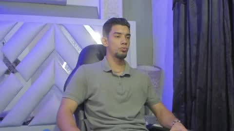 Snapshot of prince_arthur77 chatting on January 22, 12:49 pm prince_arthur77 online show from January 22, 12:49 pm