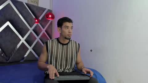 Snapshot of prince_arthur77 chatting on January 26, 12:33 pm prince_arthur77 online show from January 26, 12:33 pm