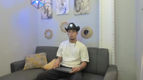 Snapshot of prince_arthur77 chatting on February 2, 12:46 pm prince_arthur77 online show from February 2, 12:46 pm